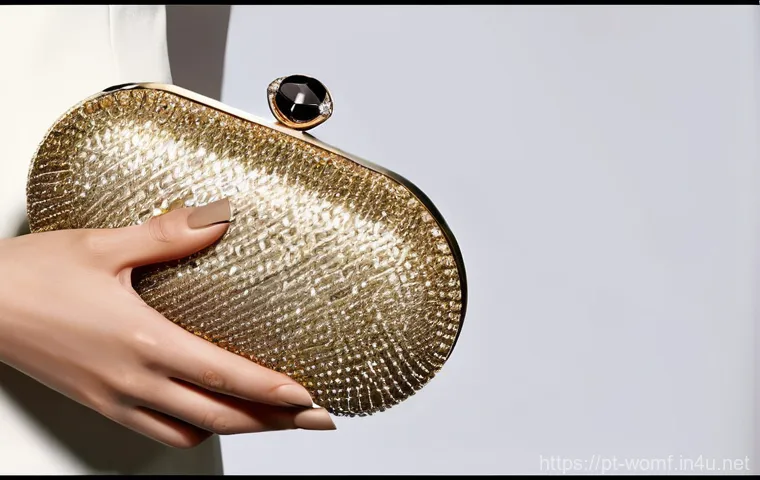 여성용 파티백 스타일 - **Prompt 1: "Golden Glamour Clutch"**
    A chic woman, mid-20s to 30s, dressed in a flowing, elegan...